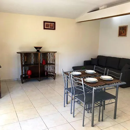 Maison Avec Piscine A *